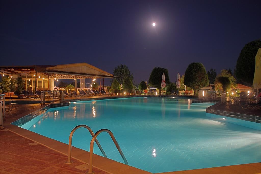 Grand Platon Hotel Олімпіакі-Акті Екстер'єр фото