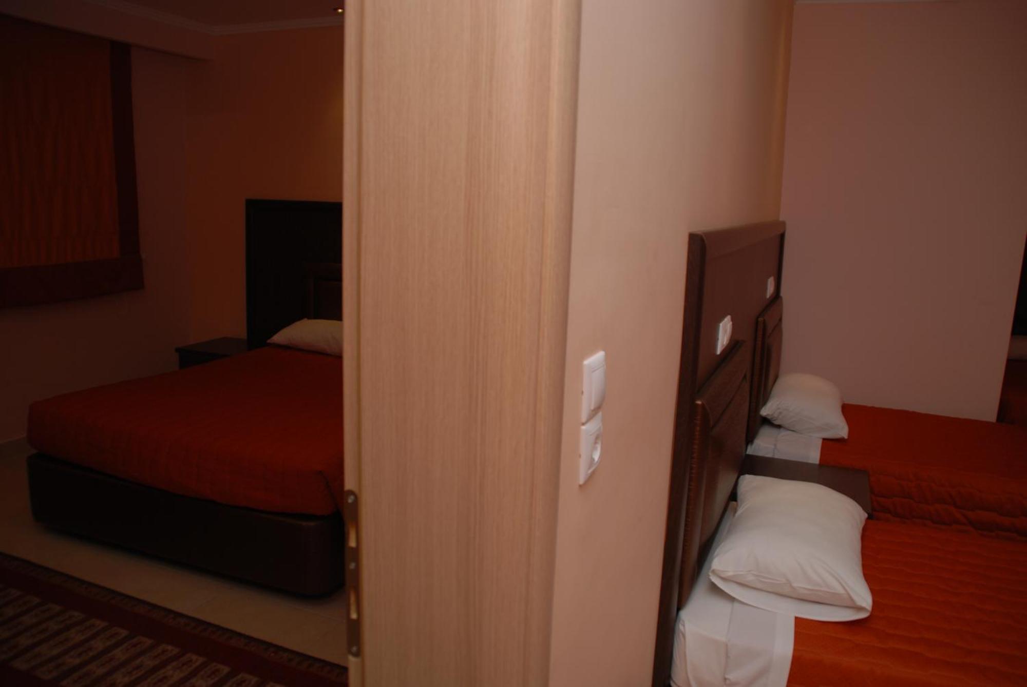 Grand Platon Hotel Олімпіакі-Акті Екстер'єр фото