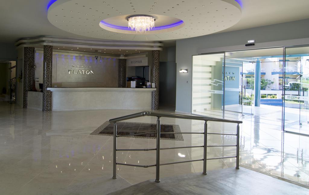 Grand Platon Hotel Олімпіакі-Акті Екстер'єр фото