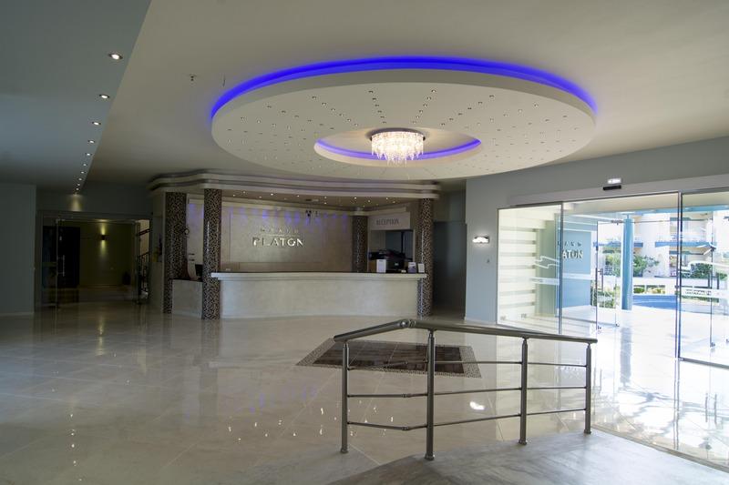 Grand Platon Hotel Олімпіакі-Акті Екстер'єр фото