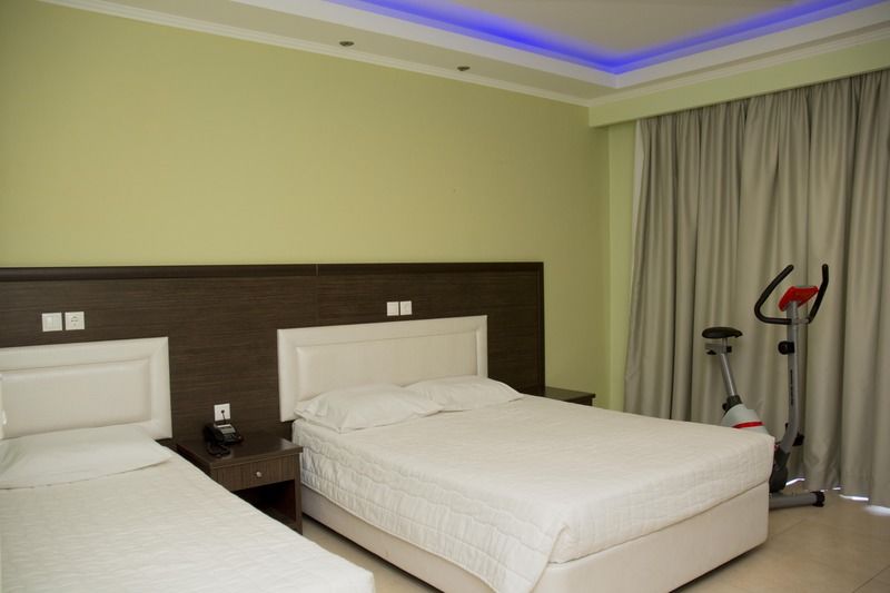 Grand Platon Hotel Олімпіакі-Акті Екстер'єр фото