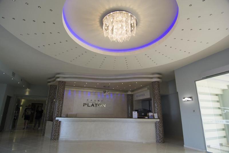 Grand Platon Hotel Олімпіакі-Акті Екстер'єр фото